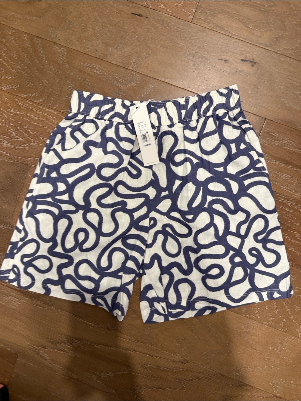Everly White Linen Blend Shorts with Navy Abstract Ring Print